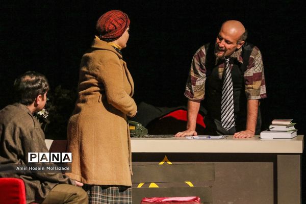 تئاتر «روزهای بی قوام» در ارومیه