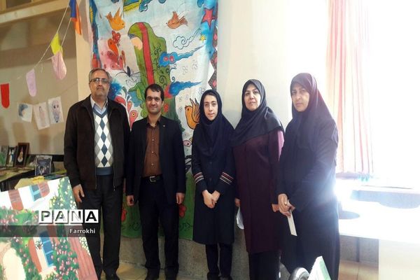 برگزاری نمایشگاه نقاشی در دبیرستان فروغ به‌مناسبت دهه فجر