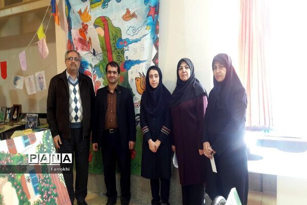 برگزاری نمایشگاه نقاشی در دبیرستان فروغ به‌مناسبت دهه فجر