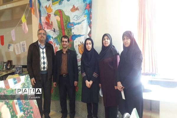 برگزاری نمایشگاه نقاشی در دبیرستان فروغ به‌مناسبت دهه فجر