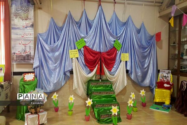 برگزاری نمایشگاه نقاشی در دبیرستان فروغ به‌مناسبت دهه فجر