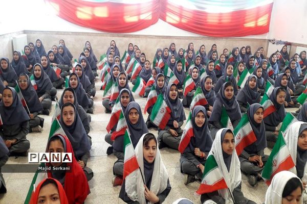 بازدید رئیس سازمان دانش‌آموزی استان همدان از تمرین سرود 1357 نفری در مدارس