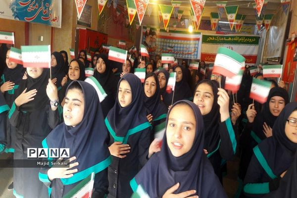 بازدید رئیس سازمان دانش‌آموزی استان همدان از تمرین سرود 1357 نفری در مدارس