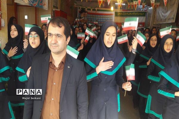 بازدید رئیس سازمان دانش‌آموزی استان همدان از تمرین سرود 1357 نفری در مدارس