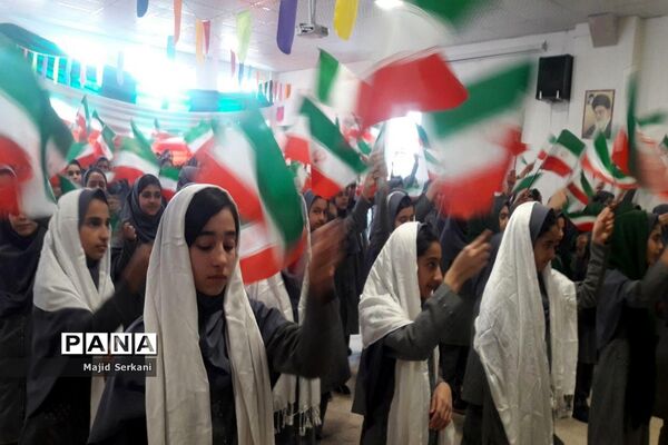 بازدید رئیس سازمان دانش‌آموزی استان همدان از تمرین سرود 1357 نفری در مدارس