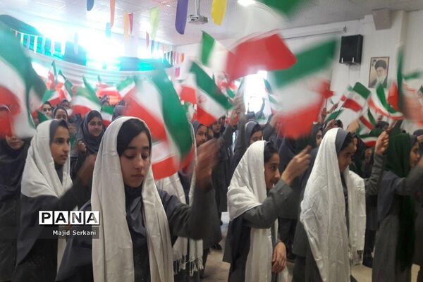 بازدید رئیس سازمان دانش‌آموزی استان همدان از تمرین سرود 1357 نفری در مدارس