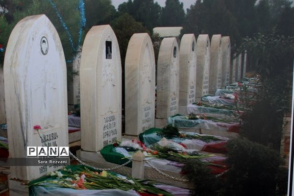 مراسم عطرافشانی و گلباران مزارشهدای ادیان توحیدی