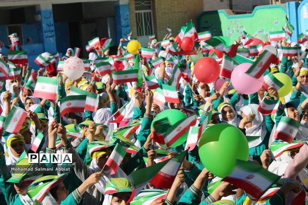 پخت چهل کیک به‌مناسبت چهلمین سالگرد انقلاب در مدرسه شمس یک ناحیه یک اهواز