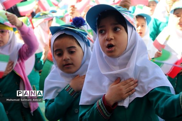 پخت چهل کیک به‌مناسبت چهلمین سالگرد انقلاب در مدرسه شمس یک ناحیه یک اهواز