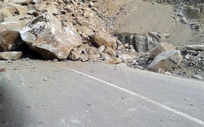 جاده هراز مسدود شد