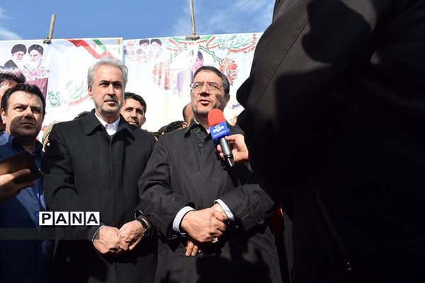 افتتاح و کلنگ‌زنی چند پروژه عمرانی توسط وزیر صنعت معدن و تجارت در ورزقان