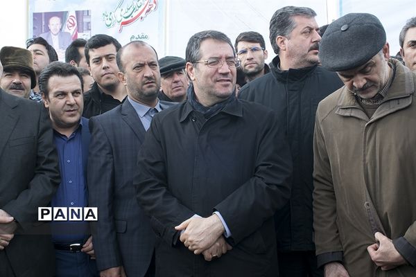 افتتاح و کلنگ‌زنی چند پروژه عمرانی توسط وزیر صنعت معدن و تجارت در ورزقان