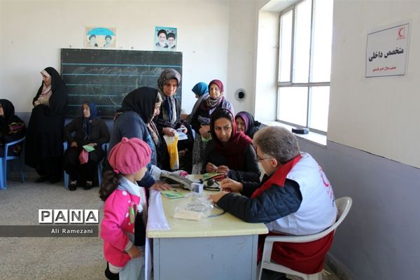 کاروان سلامت هلال احمر در روستای دوک و زیلت قائم‌شهر