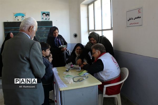 کاروان سلامت هلال احمر در روستای دوک و زیلت قائم‌شهر