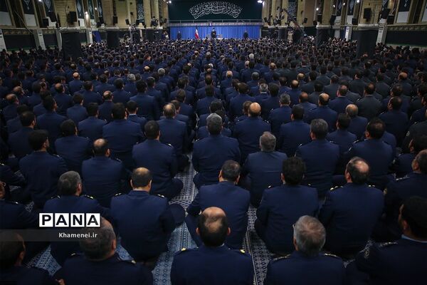 دیدار فرماندهان و کارکنان نیروی هوایی ارتش با رهبر انقلاب