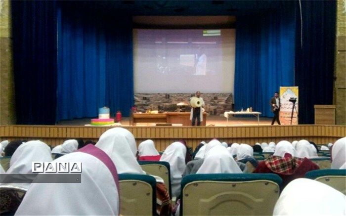 حضور دانش آموزان دبستان سیدالشهدا در جنگ شگفتیهای علوم