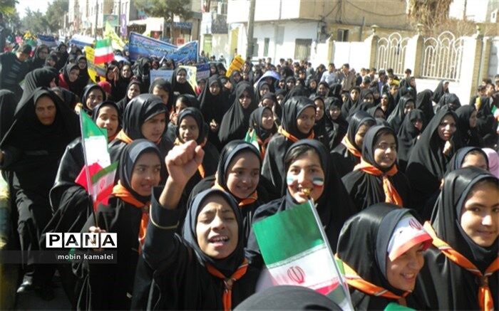 22 بهمن امید مستضعفان‌جهان است / لزوم پایبندی به آرمان‌های عظیم انقلاب