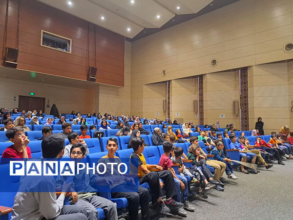 برگزاری همایش «زیر سقف خانه» در قم