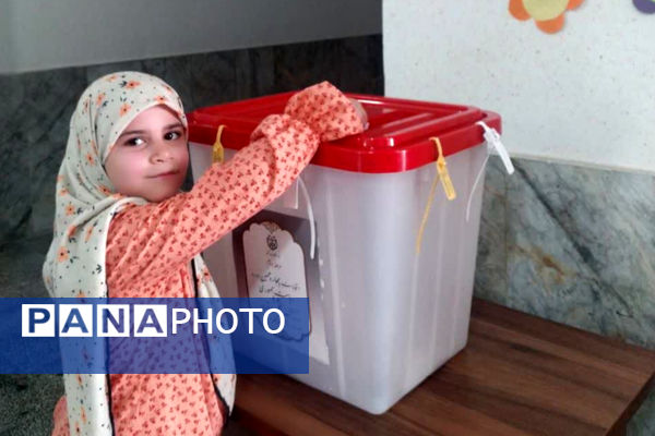 شاهچراغ مملو از مردمی که برای انتخابات حضور پیدا کردند