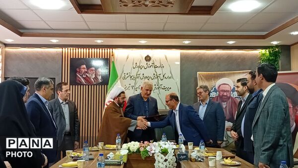 آیین سپاس معلم در ناحیه ۳ تبریز 
