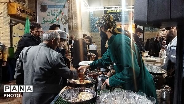 فعالیت موکب های حسینیه امام خمینی نیشابور در پنجاه و یکمین شب از اجتماعات مردمی