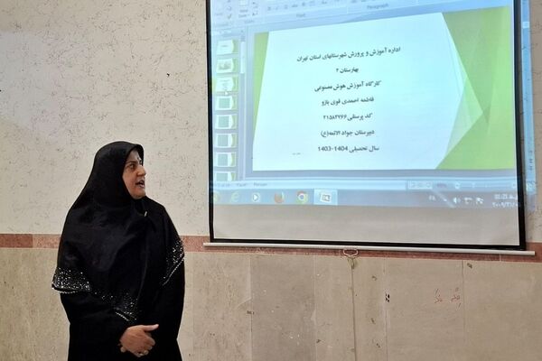 جلسه شورای دبیران در مدرسه جوادالائمه بهارستان ۲