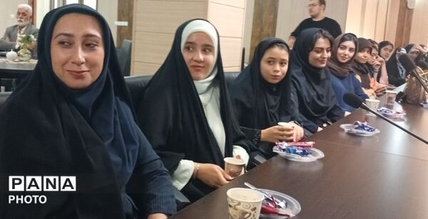 دومین جلسه هم‌اندیشی دانش‌آموزان فعال هنری و رسانه‌ای استان البرز 