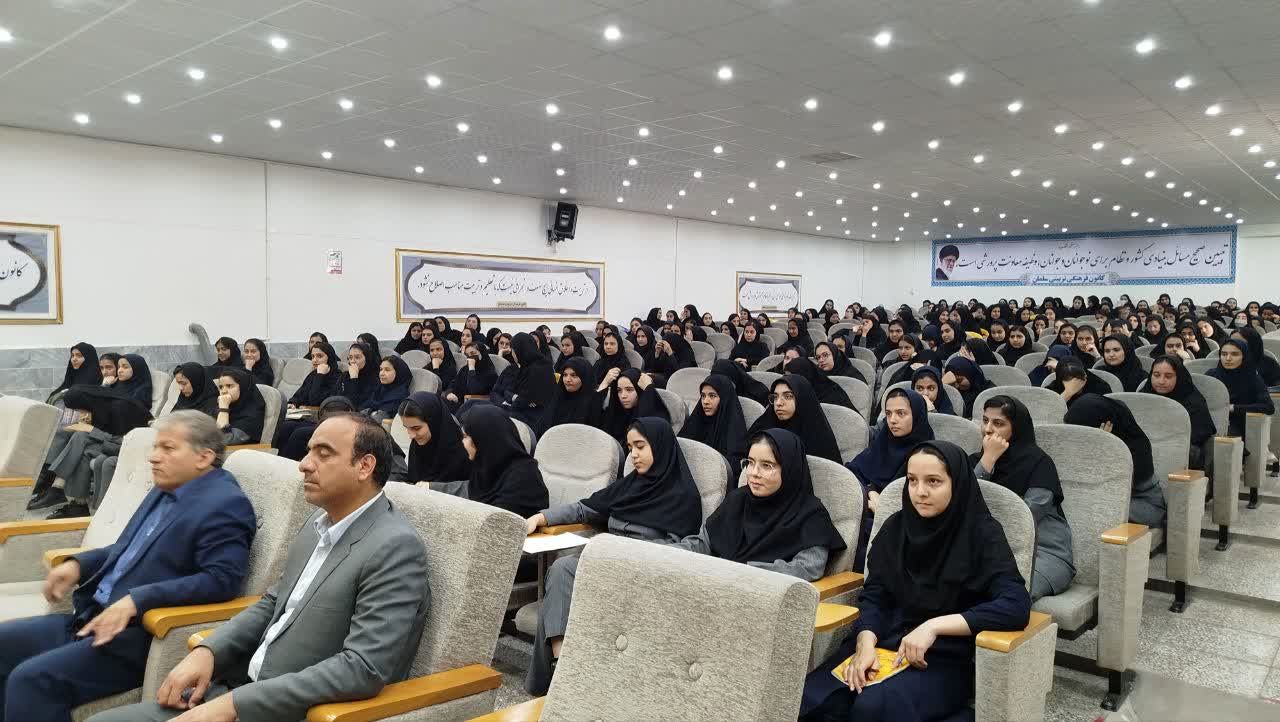 برگزاری همایش ویژه دانش آموزان کنکوری در خلیل آباد 