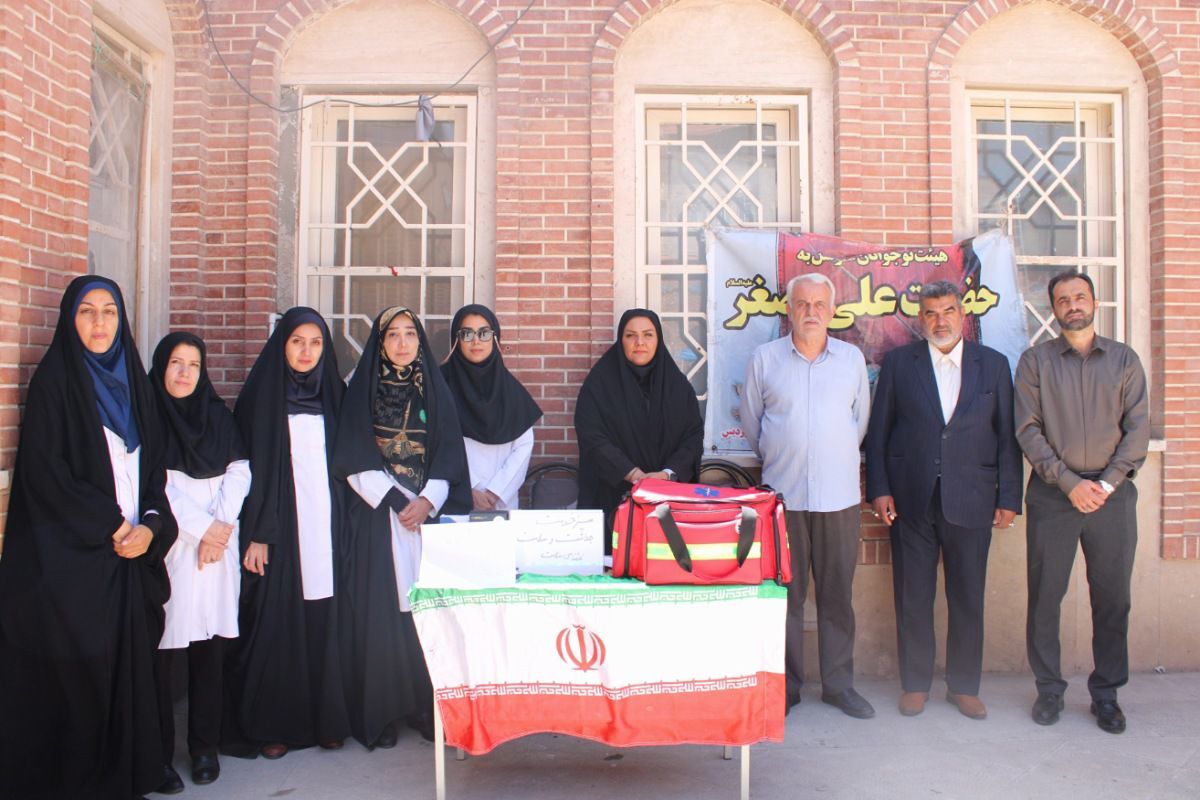 برپایی میز خدمت و ایستگاه پایش سلامتی توسط مراقبین سلامت مدارس