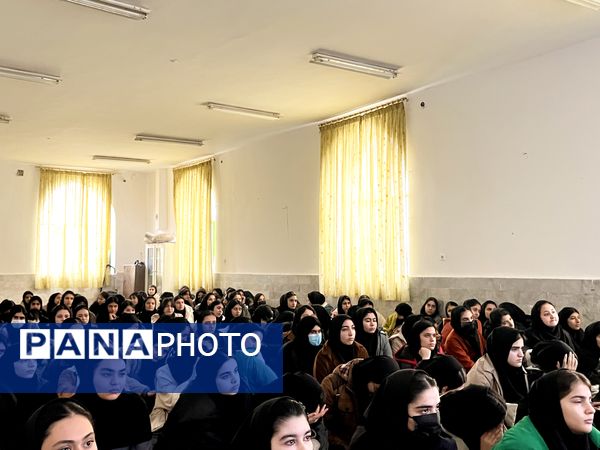 کارگاه آمادگی برای امتحانات نهایی در دبیرستان فاطمه الزهرا(س)