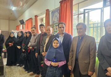 جشن عاطفه‌ها در دبستان دخترانه ملک۲ اصفهان
