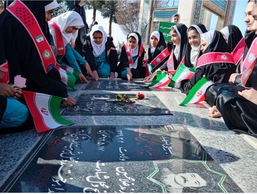 آغاز مراسم دهه فجر با شعار  «حضور تا ظهور» در گلزار شهدای سبزوار