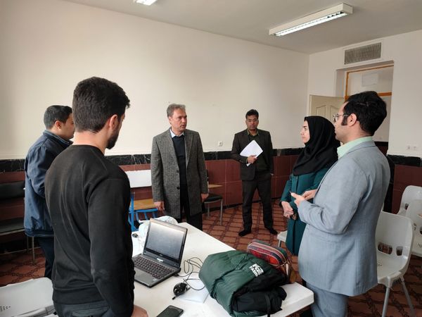 آثار دانش اموزان هنرمند کاشمر در کانون عاطفه 