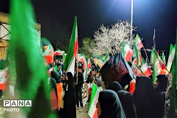 در کنار هم ایستاده ایم-۱