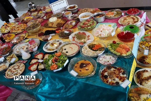 برپایی جشنواره غذای سالم در دبستان قرآنی مائده منطقه خزل