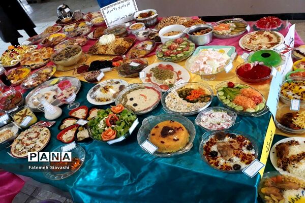 برپایی جشنواره غذای سالم در دبستان قرآنی مائده منطقه خزل