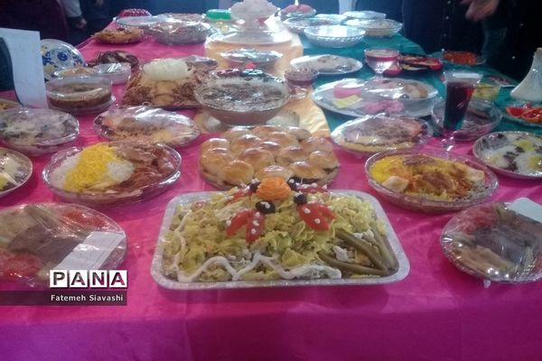 برپایی جشنواره غذای سالم در دبستان قرآنی مائده منطقه خزل