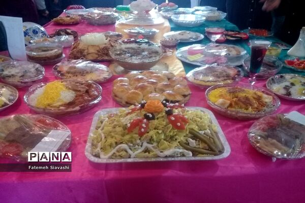 برپایی جشنواره غذای سالم در دبستان قرآنی مائده منطقه خزل