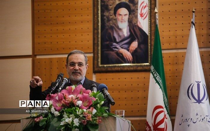 بطحایی: بخش عمده‌ای از سیاست‌گذاران برداشت غلطی از اقتصاد آموزش و پرورش دارند