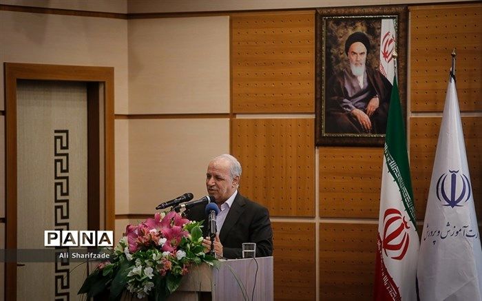 رئیس سازمان امور استخدامی: باید آموزش و پرورش را به سمت تخصصی‌کردن مشاغل ببریم