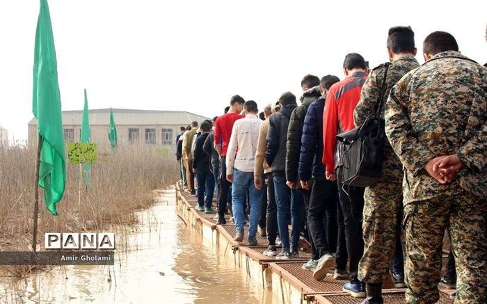 دانش‌آموزان در اردوی راهیان نور از پالایشگاه نفت آبادان  و موزه دفاع مقدس خرمشهر بازدید کردند