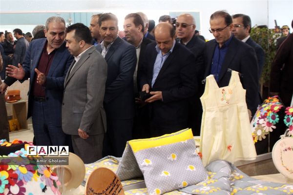 نمایشگاه دستاوردهای بزرگ دستان کوچک