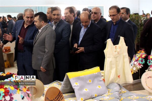 نمایشگاه دستاوردهای بزرگ دستان کوچک