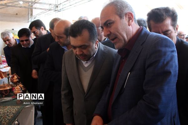 نمایشگاه دستاوردهای بزرگ دستان کوچک