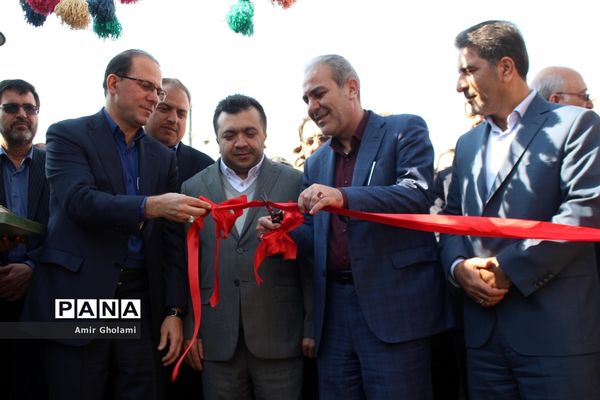 نمایشگاه دستاوردهای بزرگ دستان کوچک