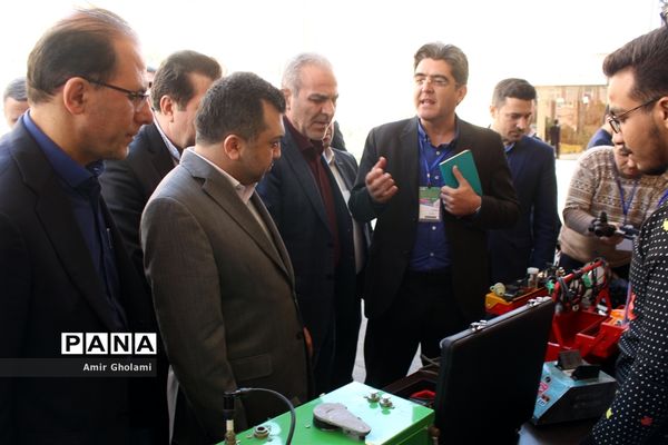 نمایشگاه دستاوردهای بزرگ دستان کوچک