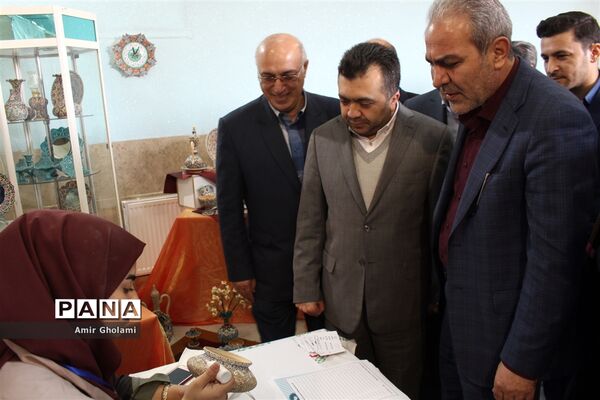 نمایشگاه دستاوردهای بزرگ دستان کوچک