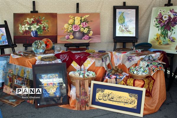 نمایشگاه دستاوردهای بزرگ دستان کوچک
