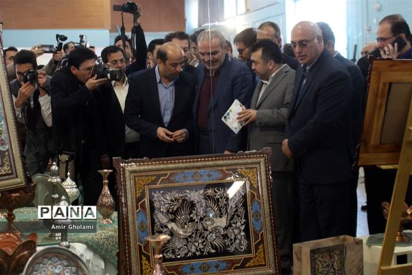 نمایشگاه دستاوردهای بزرگ دستان کوچک