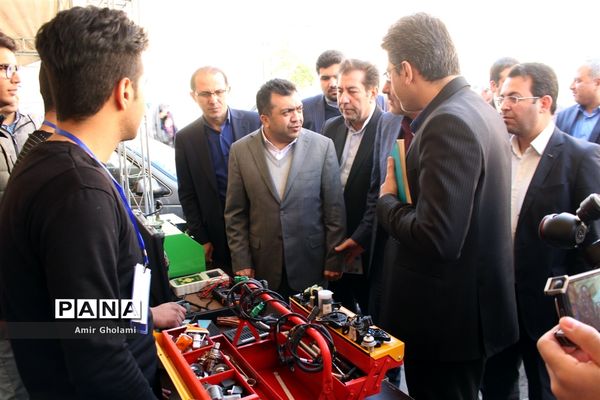 نمایشگاه دستاوردهای بزرگ دستان کوچک